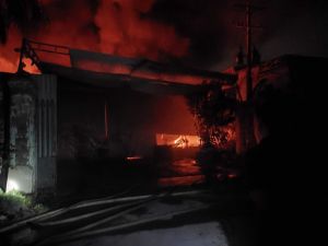 Bình Thạnh: Cháy lớn kho hàng công ty điện tử lúc nửa đêm Bình Thạnh: Cháy lớn kho hàng công ty điện tử lúc nửa đêm