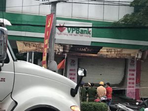 Cháy lớn tại trụ sở chi nhánh ngân hàng TP Rạch Giá (Kiên Giang) Cháy lớn tại trụ sở chi nhánh ngân hàng TP Rạch Giá (Kiên Giang)