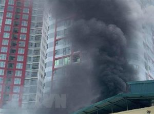 Hà Nội: Lại cháy lớn tại nhà xưởng trên phố Định Công Hà Nội: Lại cháy lớn tại nhà xưởng trên phố Định Công