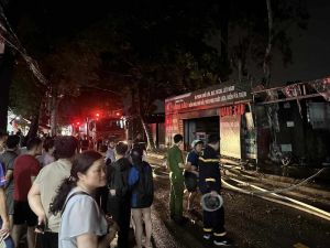 Hà Nội: Cháy lớn tại xưởng in quảng cáo tại Phú Diễn, Bắc Từ Liêm Hà Nội: Cháy lớn tại xưởng in quảng cáo tại Phú Diễn, Bắc Từ Liêm